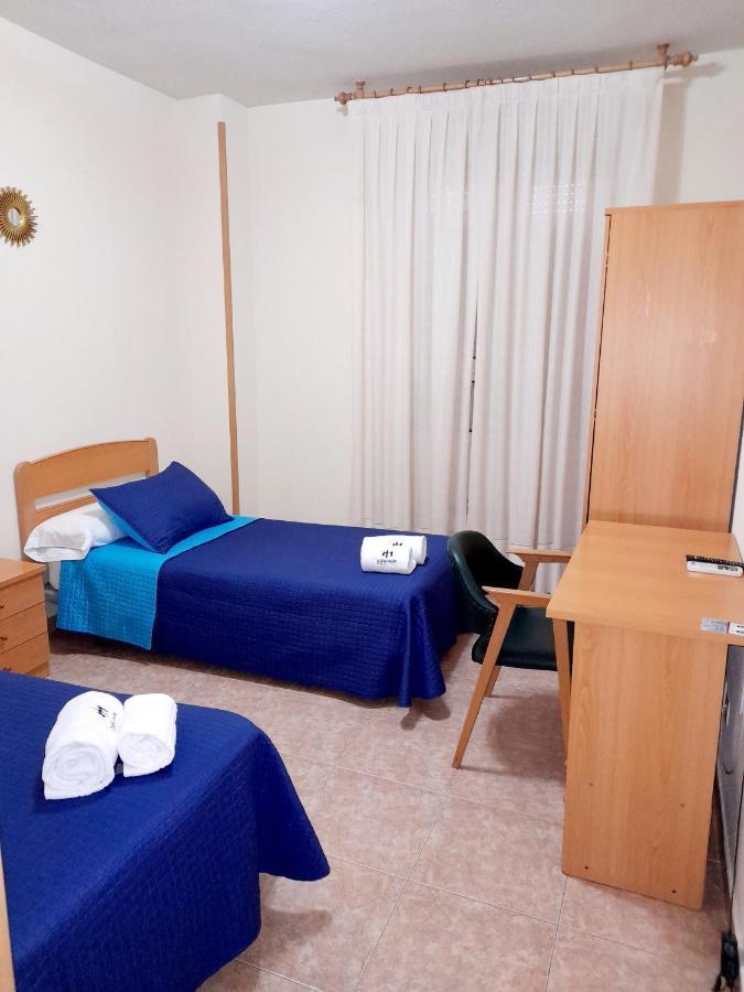 Hostal Dona Maria Valdemoro Luaran gambar