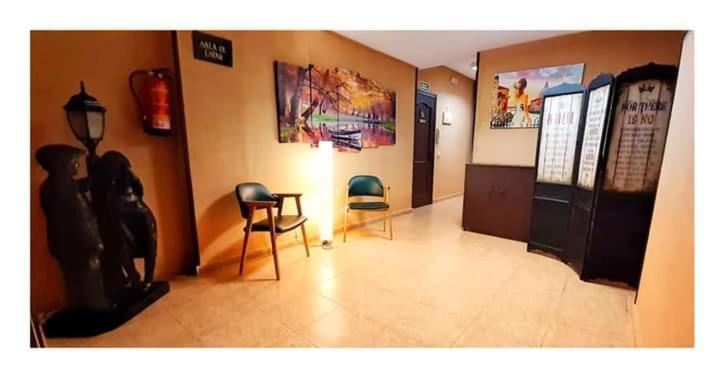 Hostal Dona Maria Valdemoro Luaran gambar