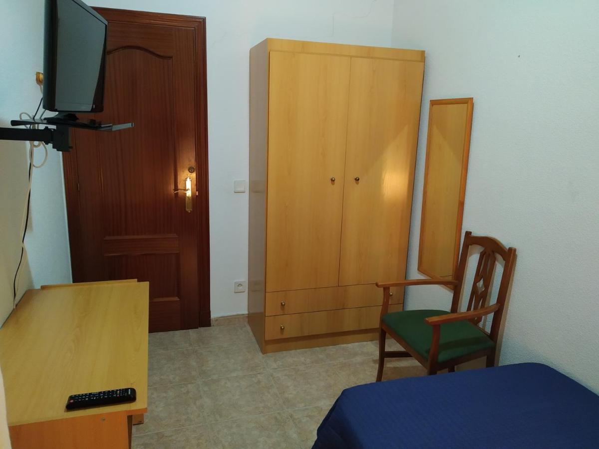 Hostal Dona Maria Valdemoro Luaran gambar